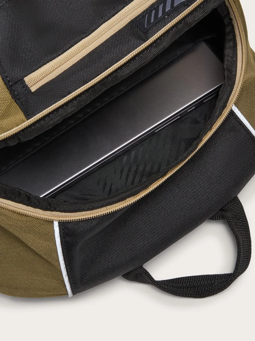 Oakley Enduro 20L 3.0 • Two-Tone Black & Olive Backpack